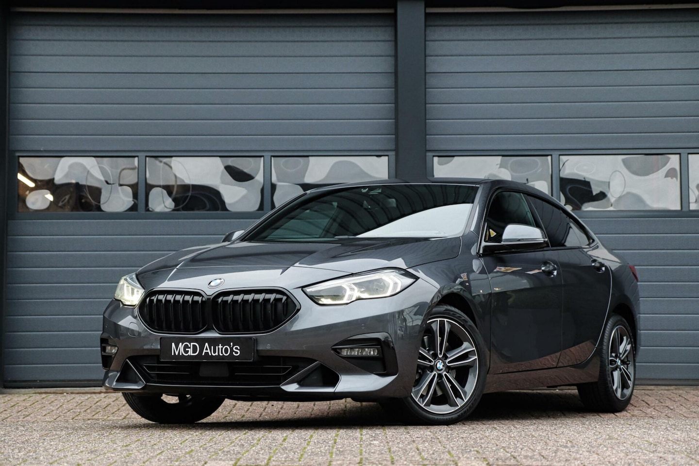 BMW 2-serie Gran Coupé - 218i Sportline Shadow /LED/CAMERA/SFEERVERL./STOELVERW./DODE-HOEK/CARPLAY! - AutoWereld.nl