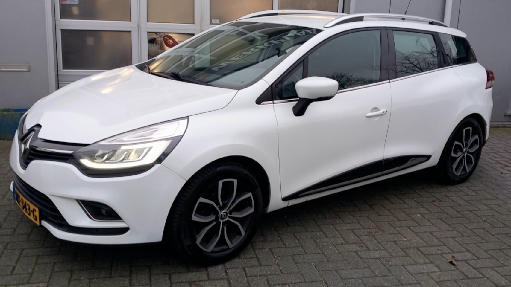 Renault Clio Estate - 0.9 TCe Intens *Led*pdc*cruise*navi*key-less - AutoWereld.nl