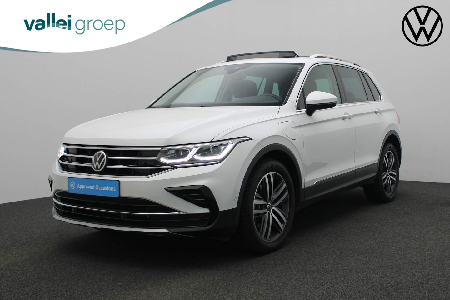 Volkswagen Tiguan - 1.4 TSI 245PK DSG eHybrid Elegance | Pano | Trekhaak | IQ Light | Camera | Navi | ACC | Ke - AutoWereld.nl