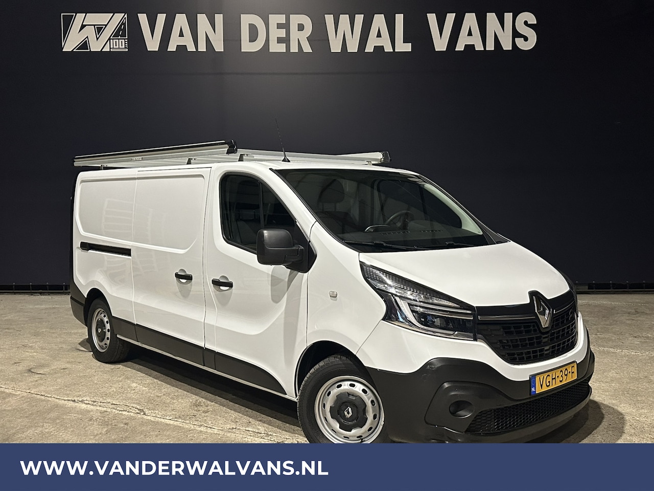 Renault Trafic - 2.0 dCi 120pk L2H1 Euro6 Airco | Navigatie | Imperiaal | Trekhaak | Cruisecontrol Parkeers - AutoWereld.nl