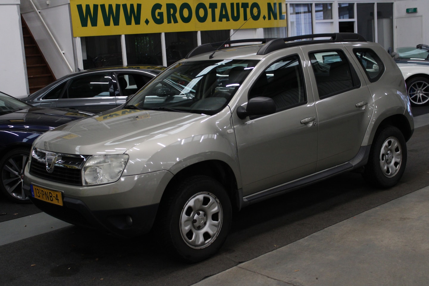 Dacia Duster - 1.6 Lauréate 2wd Airco, Trekhaak, Stuurbekrachtiging - AutoWereld.nl