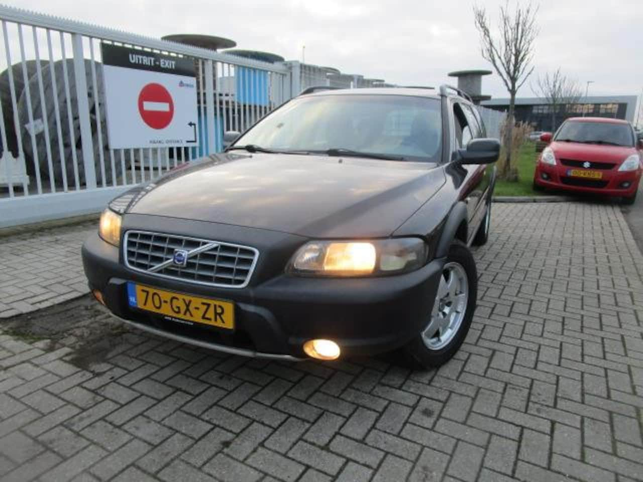 Volvo V70 Cross Country - 2.4 T Comfort Line 2.4 T Comfort Line, Leer, 4WD - AutoWereld.nl