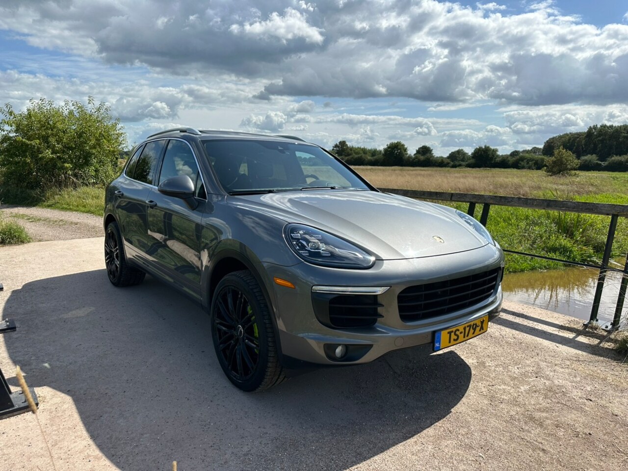 Porsche Cayenne - 3.0 S E-Hybrid. Leer,Navi,LED,Panoramadak,21". - AutoWereld.nl