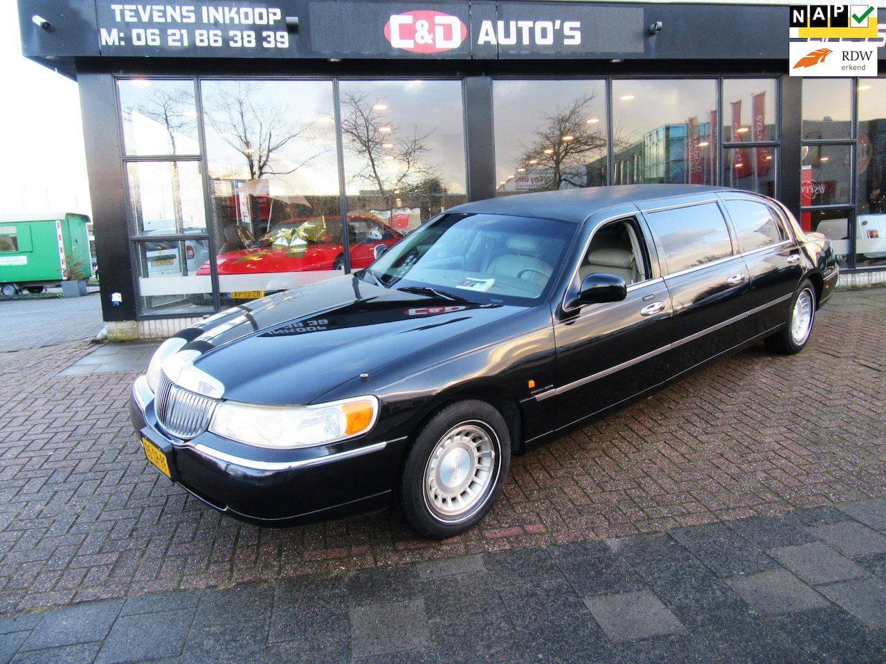 Lincoln Town Car - 4.6V8 AUT LIMOUSINE 8 PERS NW MOD IZGST - AutoWereld.nl