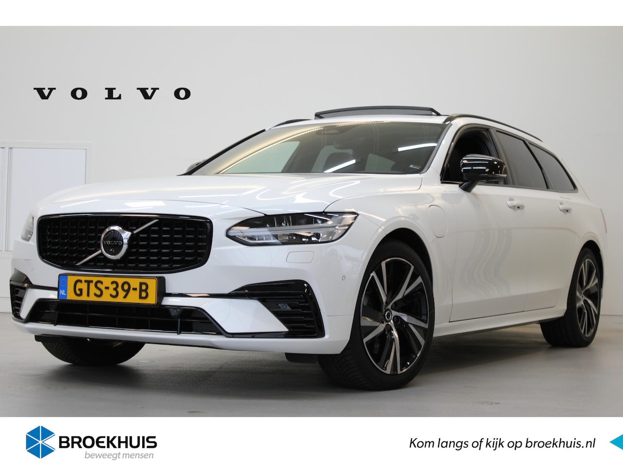 Volvo V90 - T6 350PK Long Range AWD Plus Dark | Panoramadak | Trekhaak | Kinderzitjes | Adapt LED | Al - AutoWereld.nl