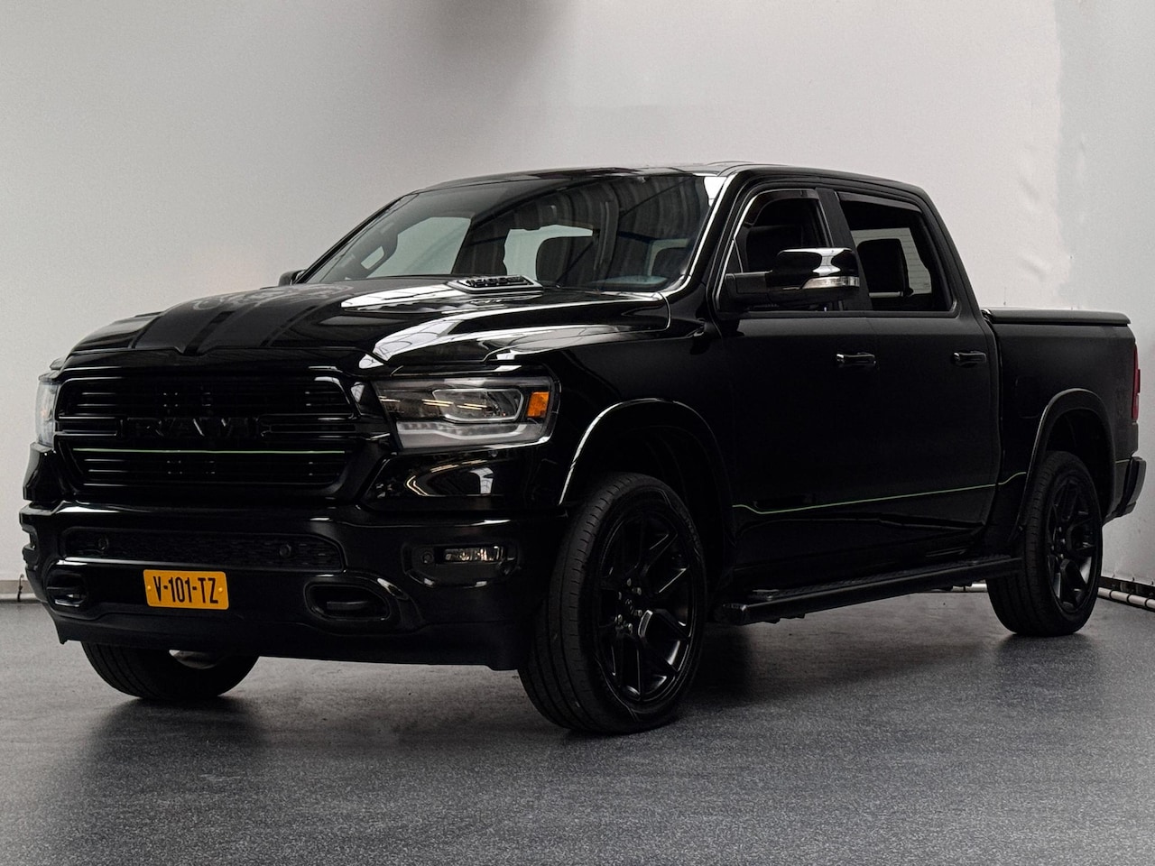 Dodge Ram 1500 - 5.7 V8 Crew Cab Laramie | Full options - AutoWereld.nl