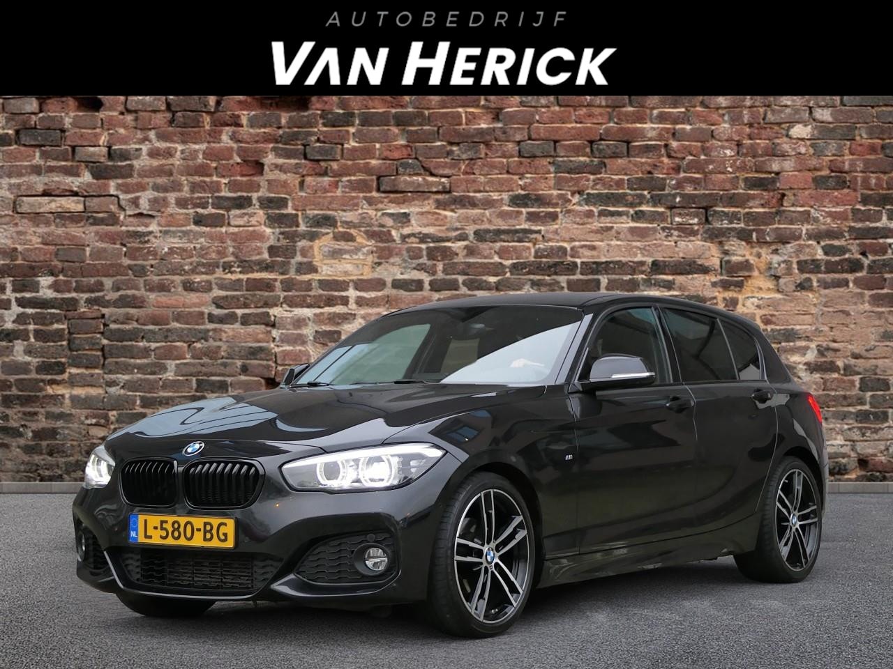 BMW 1-serie - 116i High Executive M-Sport | Xenon | Cruise | Camera - AutoWereld.nl