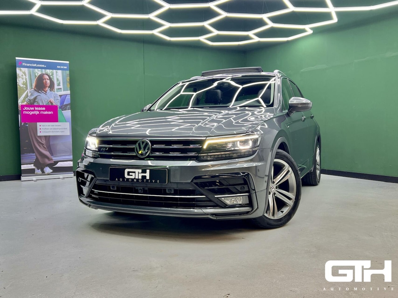 Volkswagen Tiguan - 1.4 TSI R-Line Memory | Pano | Virtual 360 - AutoWereld.nl