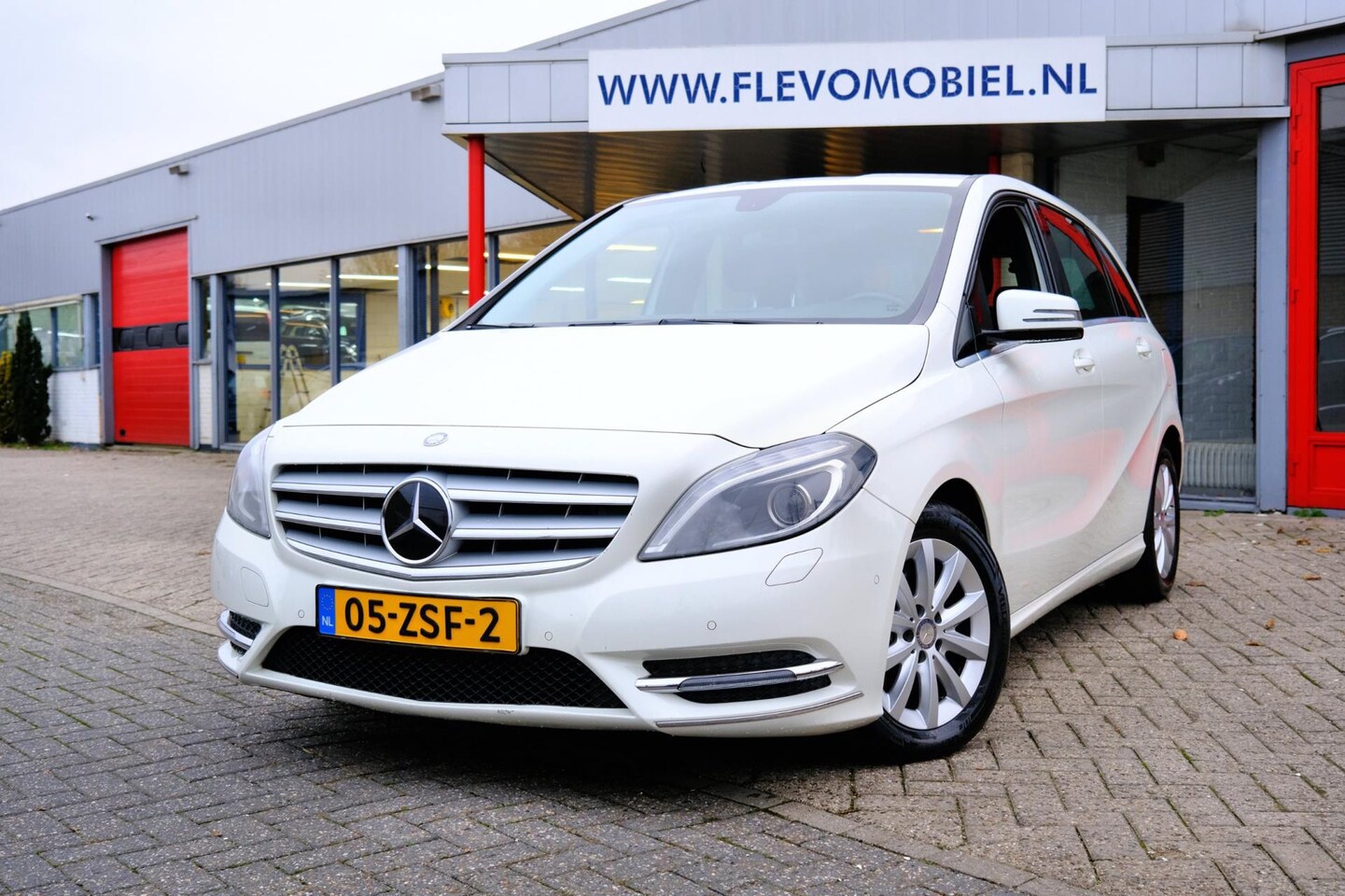 Mercedes-Benz B-klasse - 200 Ambition Aut. Xenon|Navi|Airco|LMV - AutoWereld.nl