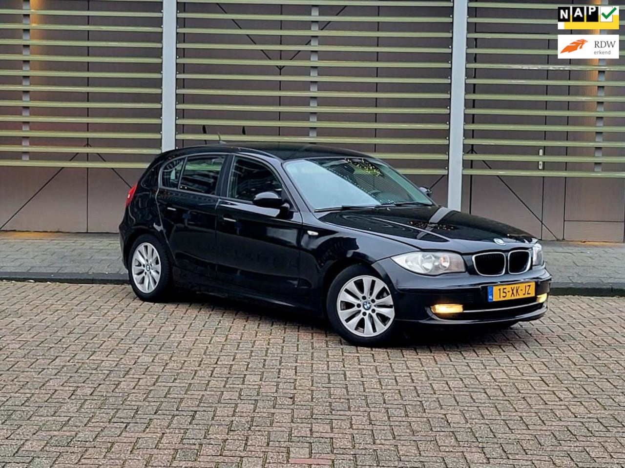 BMW 1-serie - 118i High Executive / AUTOMAAT / AIrco / Stoelverwarming / Nap - AutoWereld.nl