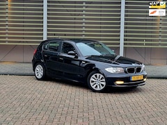 BMW 1-serie - 118i High Executive / AUTOMAAT / AIrco / Stoelverwarming / Nap