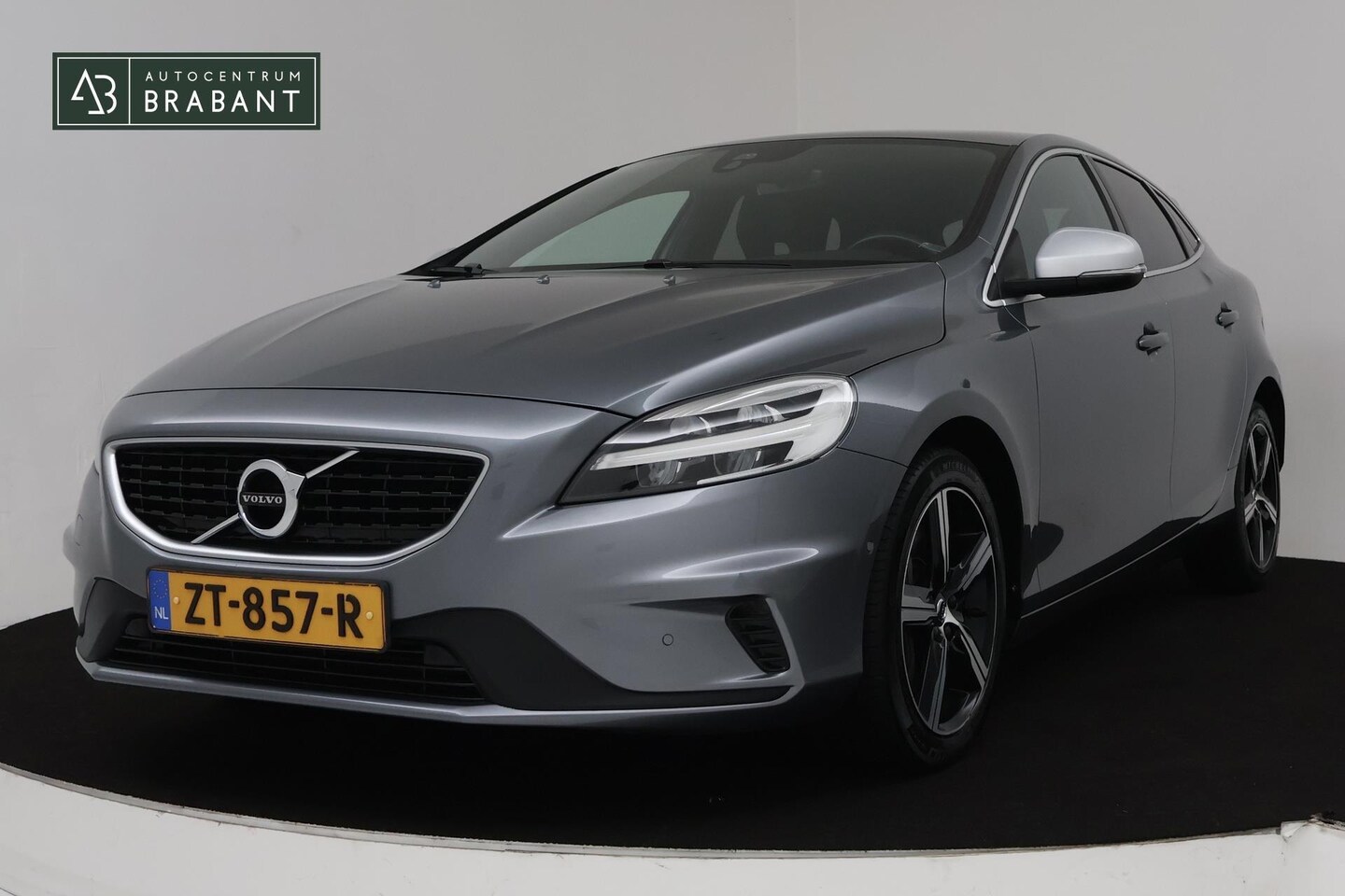 Volvo V40 - 1.5 T3 Polar+ Sport Automaat (PANORAMADAK, VIRTUAL, TREKHAAK, NAVIGATIE, STOELV, CLIMATE, - AutoWereld.nl