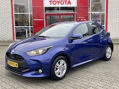 Toyota Yaris - 1.5 HYBRID ALL SEASON APPLE/ANDROID 15'' LM-VELGEN STOELVERW AD-CRUISE CAMERA