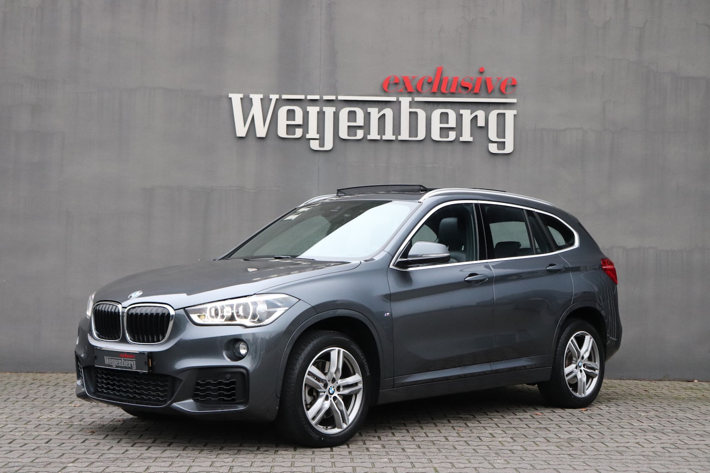 BMW X1 - sDrive20i High Executive M-Sport Pano Leder - AutoWereld.nl