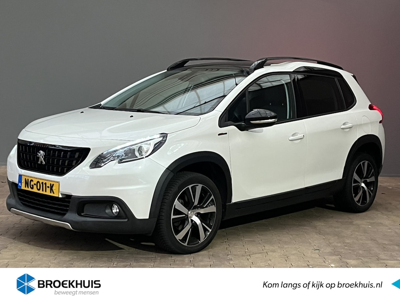 Peugeot 2008 - 1.2 110PK GT-line | Panoramadak | 17'' Lichtmetaal | GRIP | Navigatie | Camera | Clima | L - AutoWereld.nl