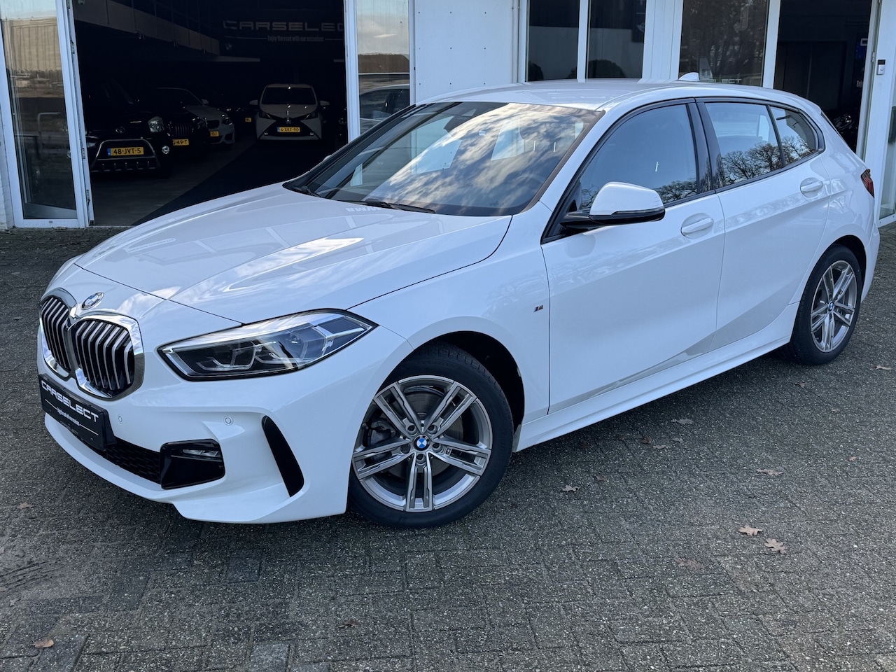 BMW 1-serie - 118i M Sport pakket, Live Cockpit Professional, DAB-tuner, Shadow-line Een proefrit levert - AutoWereld.nl