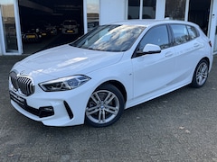 BMW 1-serie - 118i M Sport pakket, Live Cockpit Professional, DAB-tuner, Shadow-line Een proefrit levert