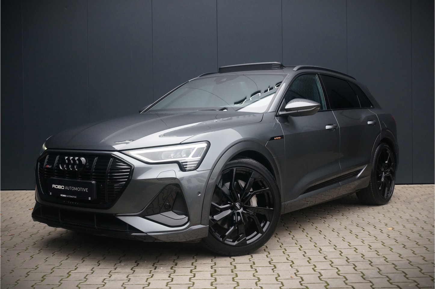 Audi e-tron - e-tron 50 quattro Launch edition Black 71 kWh | S-Line | Panoramadak | Memory Seats | Trek - AutoWereld.nl