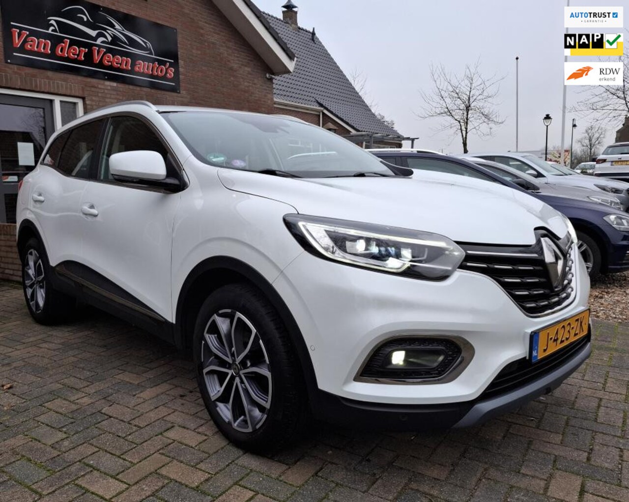 Renault Kadjar - 1.3 TCe Intens metallic; 1st eig, Leder, keyless, trekhaak, navigatie, pdc, bluetooth, cam - AutoWereld.nl