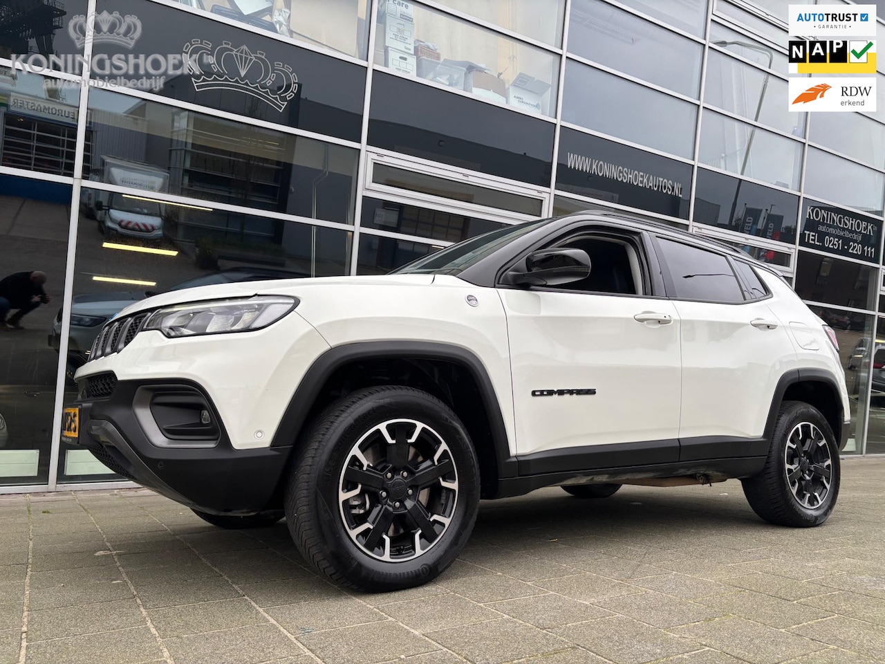 Jeep Compass - 4xe 240 Plug-in Hybrid Electric Trailhawk 4xe 240 Plug-in Hybrid Electric Trailhawk - AutoWereld.nl