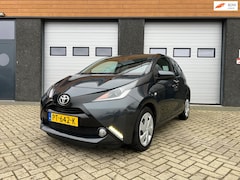 Toyota Aygo - 1.0 VVT-i x-play NAVI/CRUISE/AIRCO/CAMERA