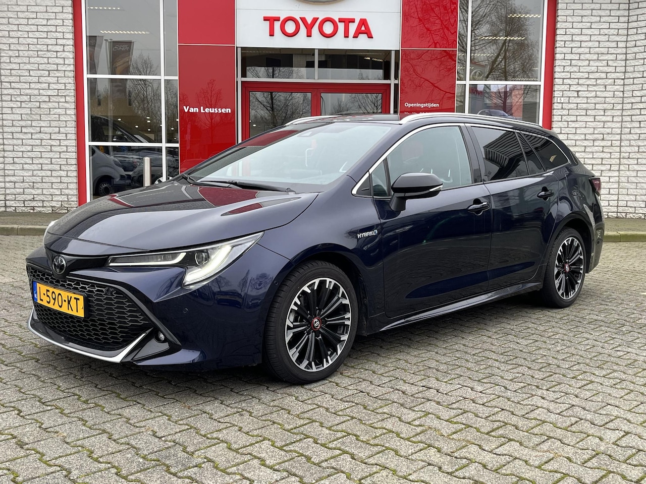 Toyota Corolla Touring Sports - 1.8 Hybrid GR-Sport STOELVERW. PARKSENSOR V+A APPLE/ANDROID KEYLESS LED NL-AUTO  1E-EIG - AutoWereld.nl