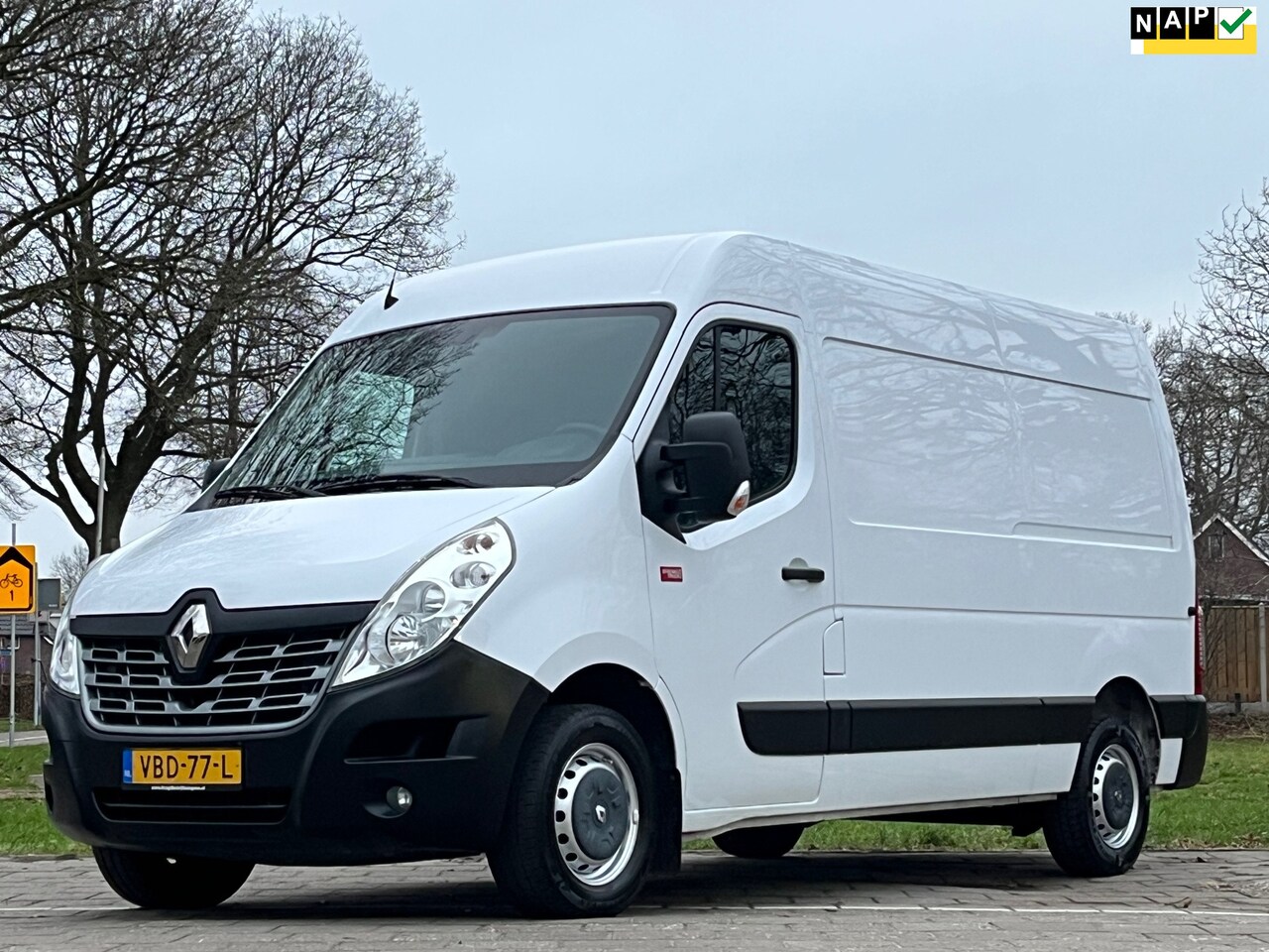 Renault Master - T35 2.3 dCi L2H2 Energy|NAP|EURO6|airco|cruise control|trekhaak|navigatie|drie zitplaatsen - AutoWereld.nl