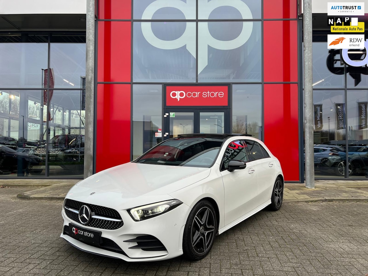 Mercedes-Benz A-klasse - 200 Premium Plus AMG Pano Memory - AutoWereld.nl