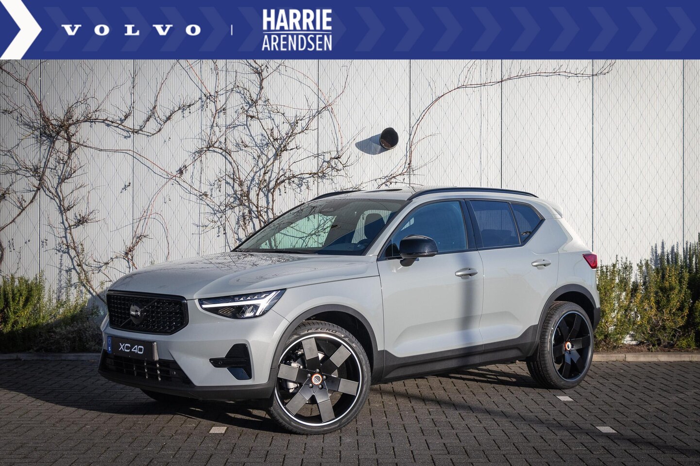 Volvo XC40 - B4 Aut.7 Plus Dark | Extra Getint glas | Microtech bekleding | Elektrische achterklep | St - AutoWereld.nl