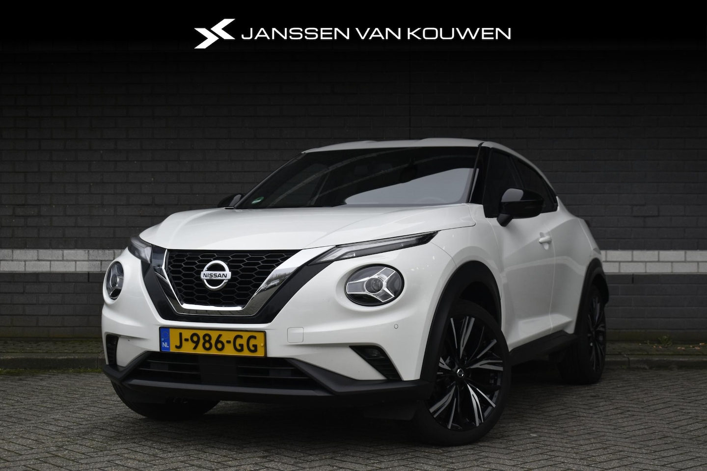 Nissan Juke - 1.0 DIG-T Business Edition / Stoelverwarming / Navigatie / Camera - AutoWereld.nl