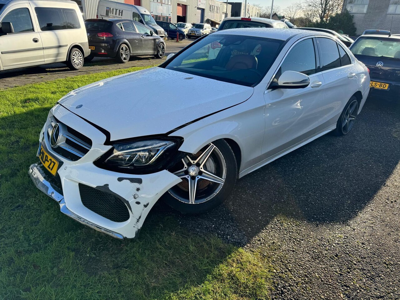 Mercedes-Benz C-klasse - 180 AMG Line! Cruise! Navi! Leder! - AutoWereld.nl