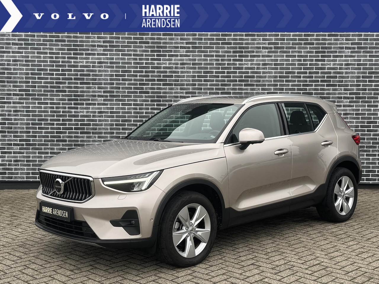 Volvo XC40 - B3 Plus Bright | Adaptive cruise control | Panoramadak | 360 camera | Trekhaak | Voorruitv - AutoWereld.nl