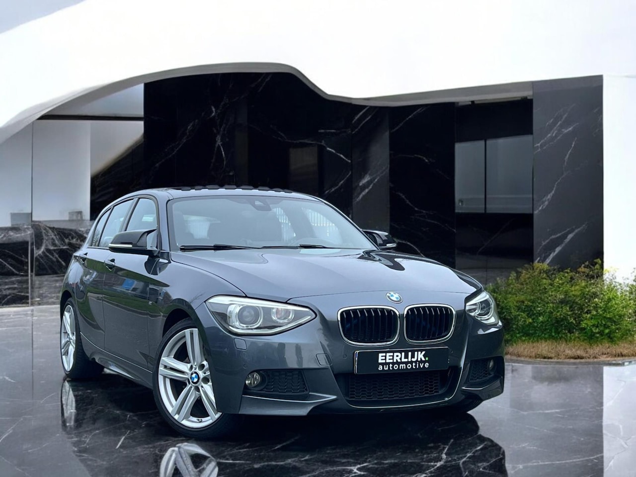 BMW 1-serie - M 116i Executive M PAKKET Pano|Lane assist|Keyless|Leer - AutoWereld.nl