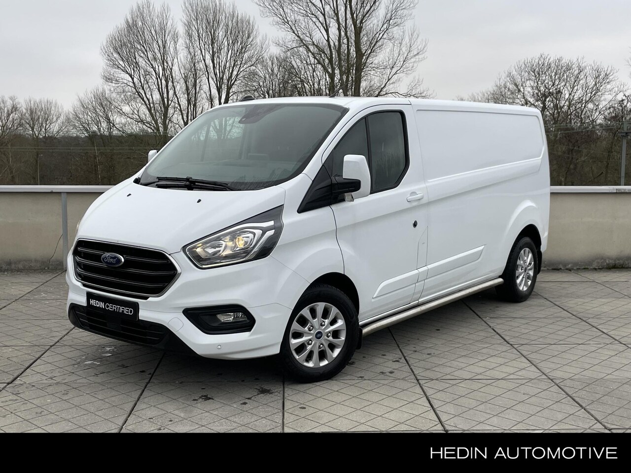 Ford Transit Custom - 300 2.0 TDCI L2H1 Limited 130PK|Navi|Sidebars|Stoelverwarming|Trekhaak - AutoWereld.nl