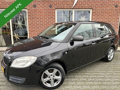 Skoda Fabia Combi - 1.2-12V Comfort NIEUWE APK / AIRCO / TREKHAAK