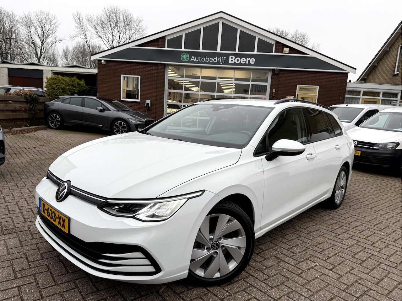 Volkswagen Golf Variant - 1.5 eTSI Life Bns Camera, 17''Lmv, Stoelverwarming - AutoWereld.nl