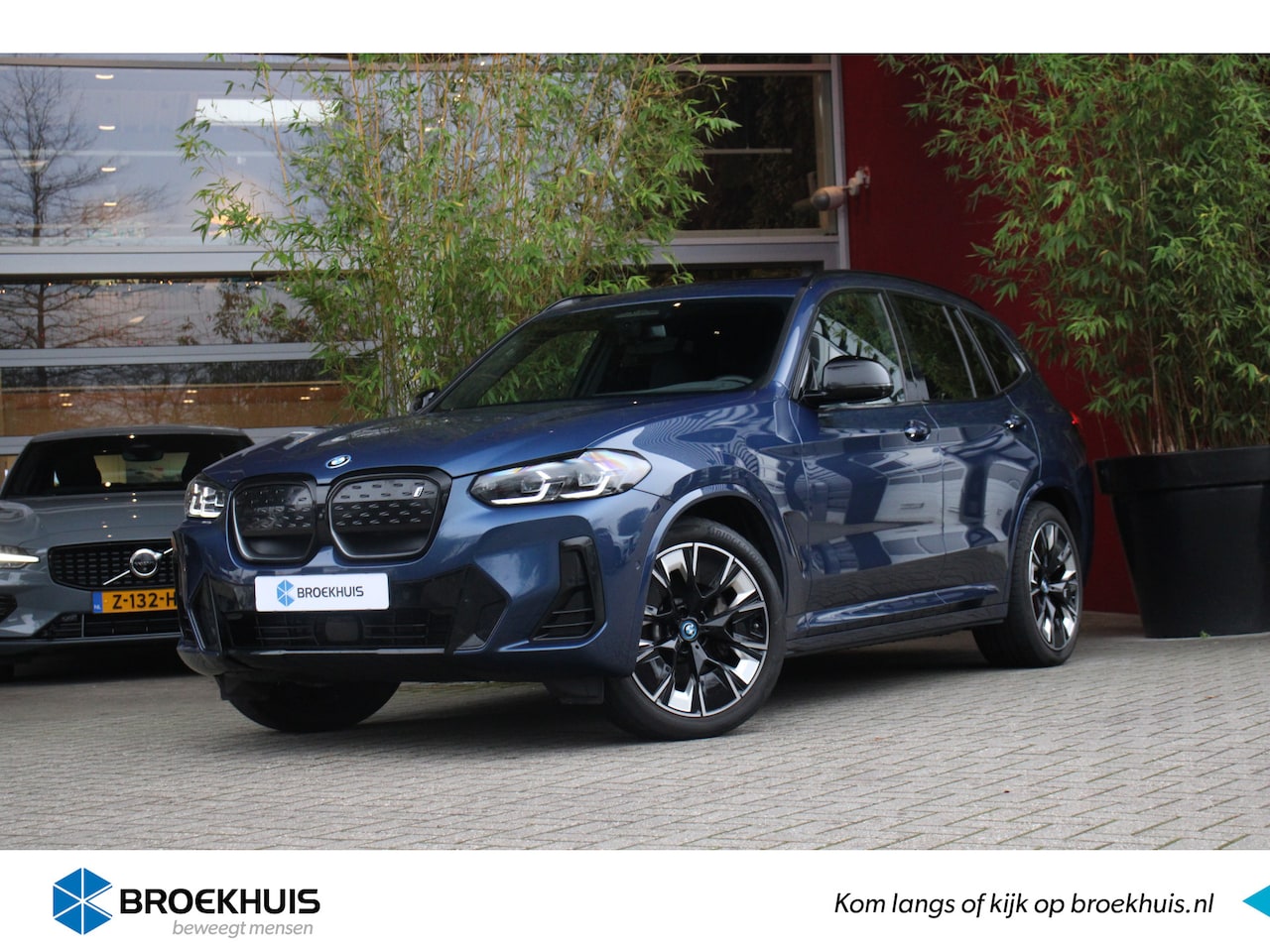 BMW iX3 - High Executive M-Sport 80 kWh | Pano | H&K | Elek. trekhaak | Adapt Cruise | LED | 20'' - AutoWereld.nl