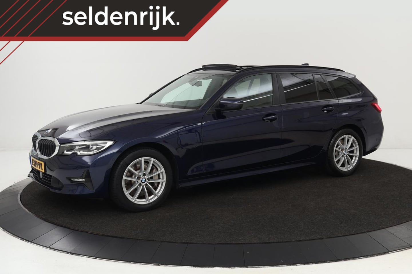 BMW 3-serie Touring - 330e eDrive Edition | Panoramadak | Head-Up | Adaptive cruise | Leder | Stoelverwarming | - AutoWereld.nl