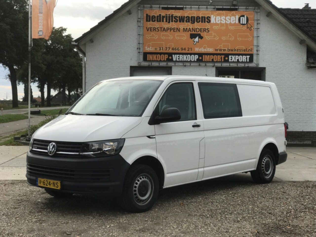 Volkswagen Transporter - 2.0 TDI 103 kW Euro 6 L2H1 DC 4Motion - AutoWereld.nl