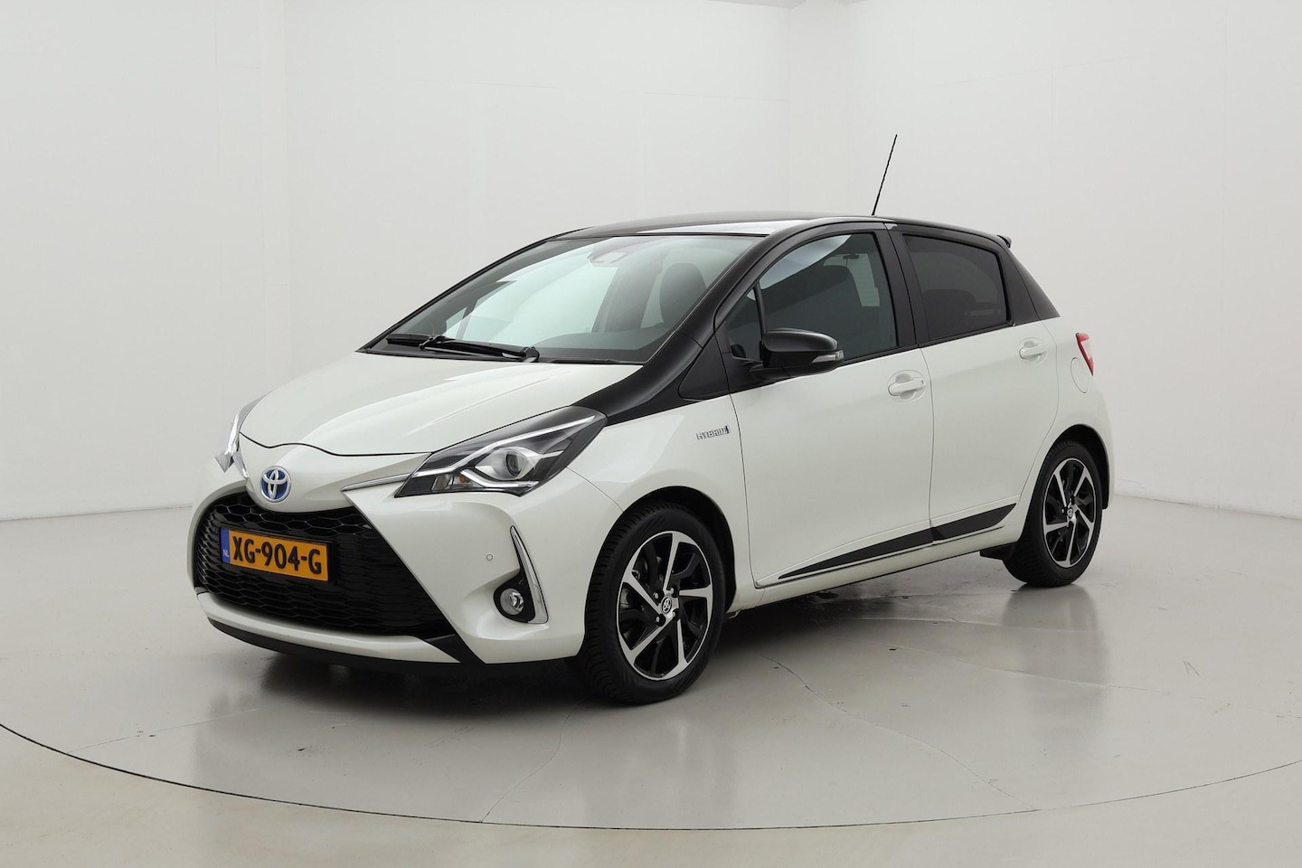 Toyota Yaris - 1.5 Hybrid Executive Panoramadak Navigatie - AutoWereld.nl