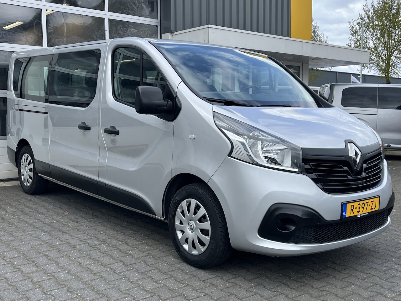 Renault Trafic Passenger - 1.6 dCi Grand Expression Energy BTW / BPM vrij marge Lengte 2 Airco Cruise control Navigat - AutoWereld.nl