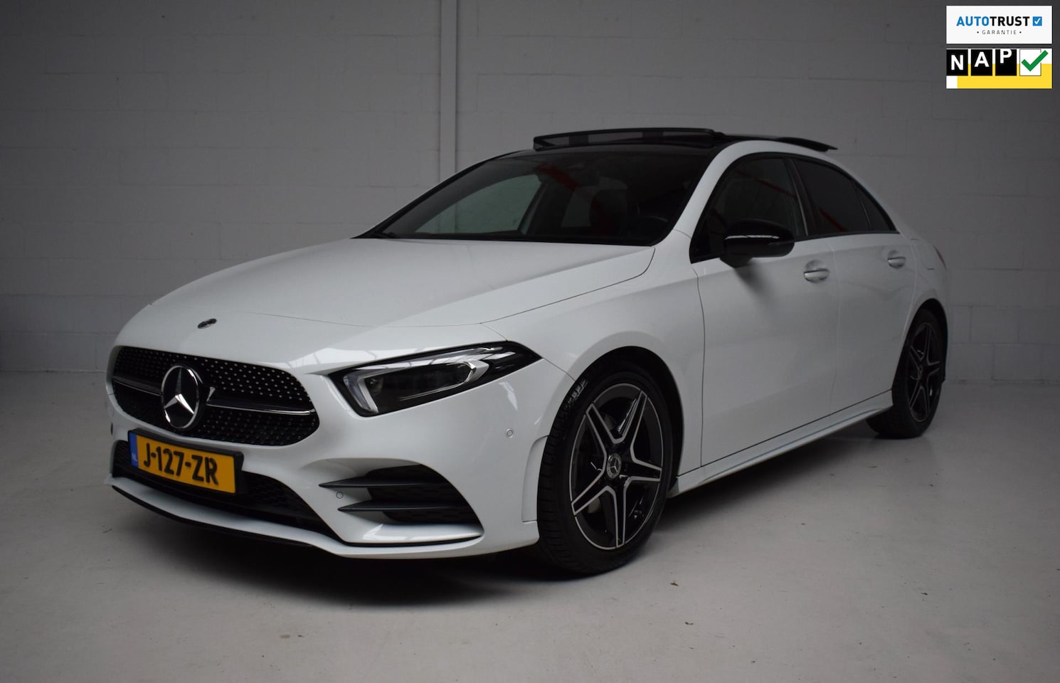 Mercedes-Benz A-klasse - 180 AMG ORG.NED / PANORAMADAK / SFEERVERLICHTING / EL.STOELVERSTELLING / NAP / ALCANTARA / - AutoWereld.nl