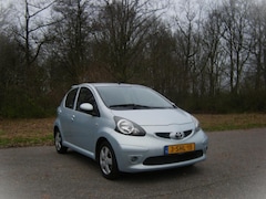 Toyota Aygo - 1.0-12V + . AUTOMAAT . Airco . 5 drs . LMV . enz