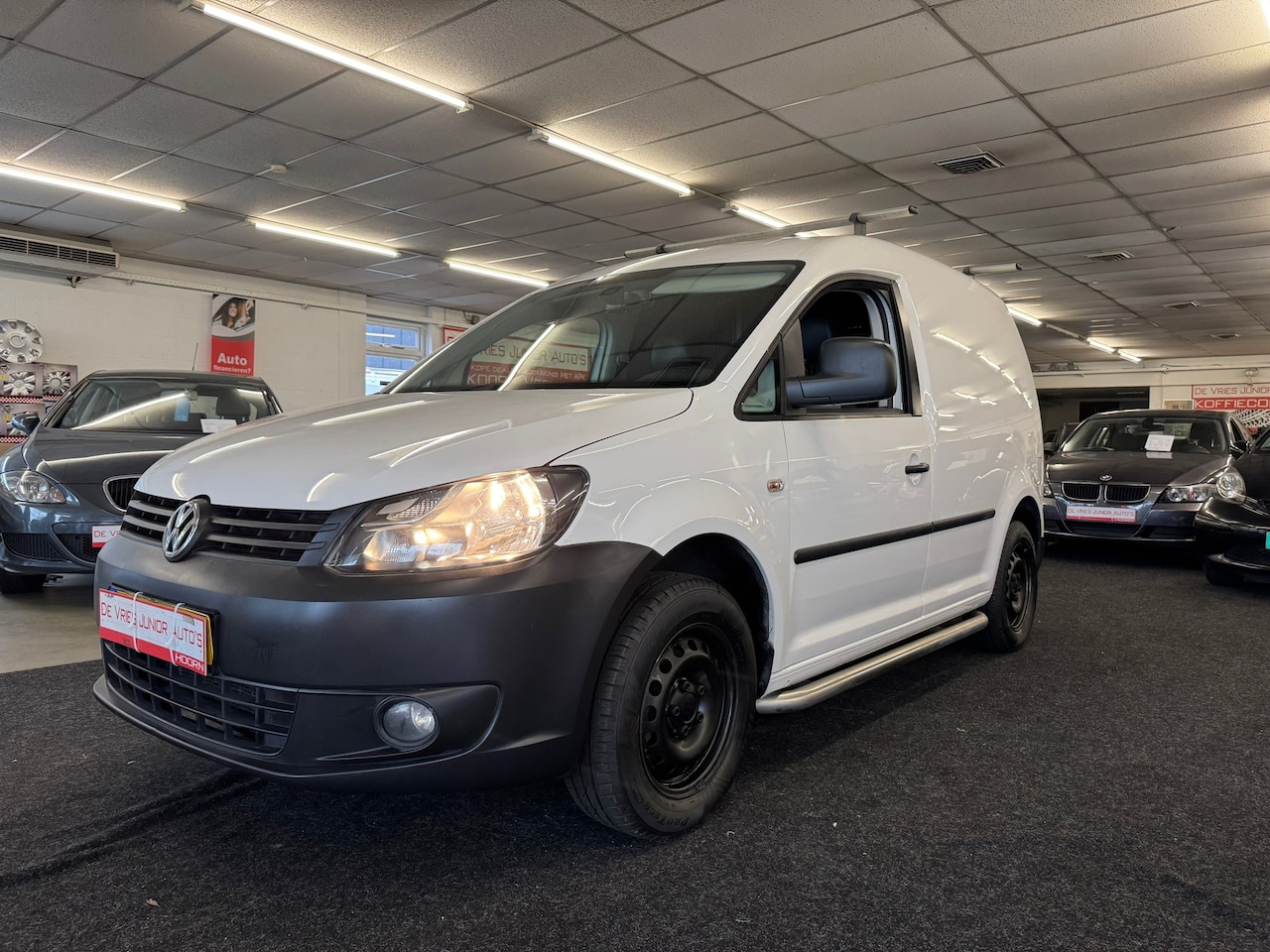 Volkswagen Caddy - 1.6 TDI. Nwe distrbutie+wp, cruise control, touchscreen, camera en meer! - AutoWereld.nl