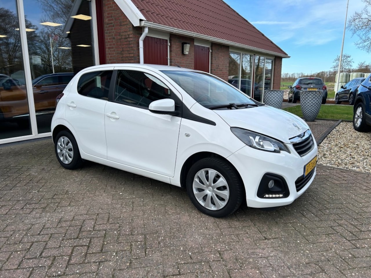 Peugeot 108 - 1.0 E-VTI ACTIVE 5-DRS AIRCO, CV, RADIO, BLUETOOHT CARKIT ENZ. - AutoWereld.nl