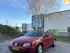 Volkswagen Bora - 1.6-16V Comfortline / Keurige auto / Net een nieuwe APK