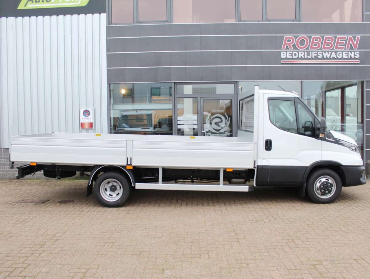 Iveco Daily - 42C18HA8 3.0 410 Open Laadbak Aut.  Nieuw - AutoWereld.nl