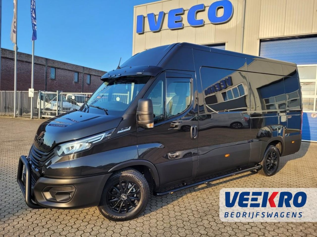 Iveco Daily - VEEKRO BLACK EDITION! - AutoWereld.nl