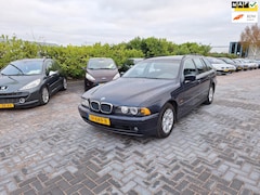 BMW 5-serie Touring - 520i / Mooie auto / Weinig kilometers / Nieuwe APK