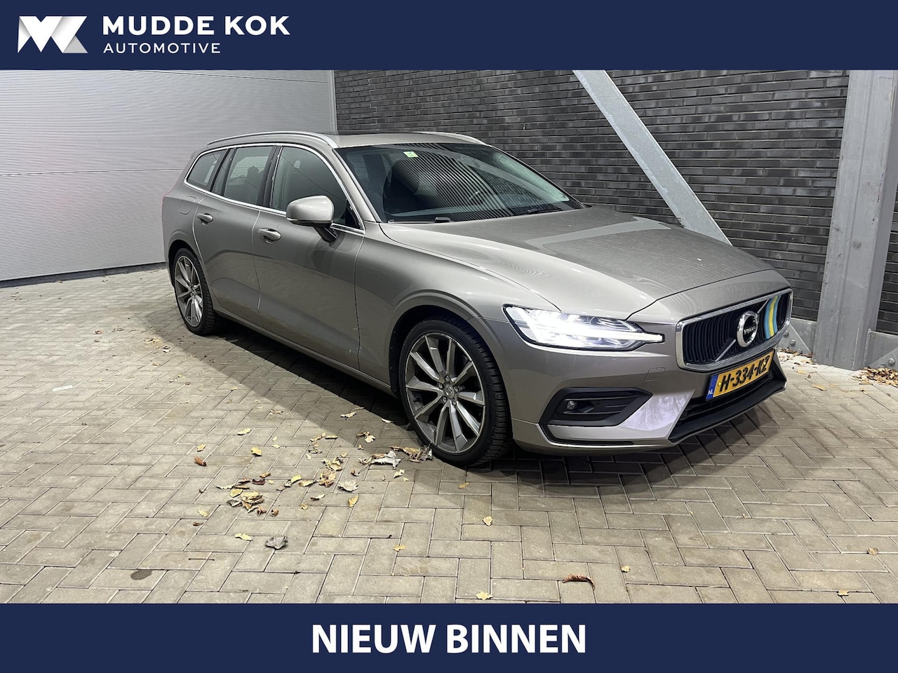 Volvo V60 - 2.0 T4 Momentum Pro | ACC | Trekhaak | 19 Inch | Stoel+Stuurverwarming | Panoramadak | BLI - AutoWereld.nl